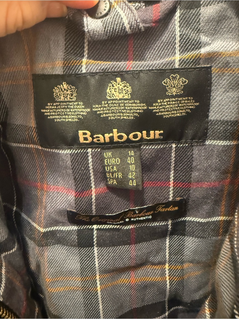 Barbour Beadnell Waxed Jacket in Classic Black! - Picture 4 of 12